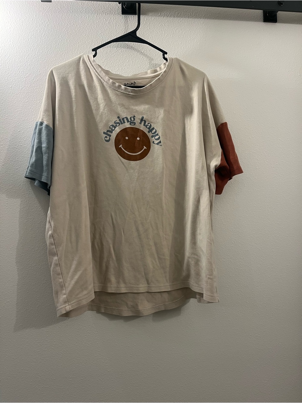 ‘Chasing Happy' Smiley Tee - Cream with Blue & Rust Sleeves